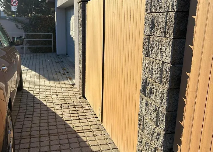 Petatos شقة Rovinka